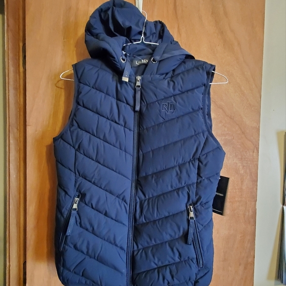 Lauren Ralph Lauren NWT. CHEVRON HOODED PUFF NAVY STRETCH VEST. SMALL - Picture 2 of 10